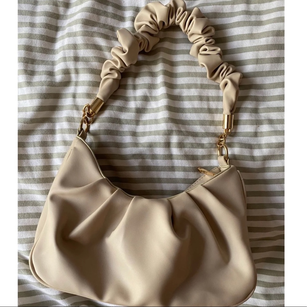 Beige shoulder bag